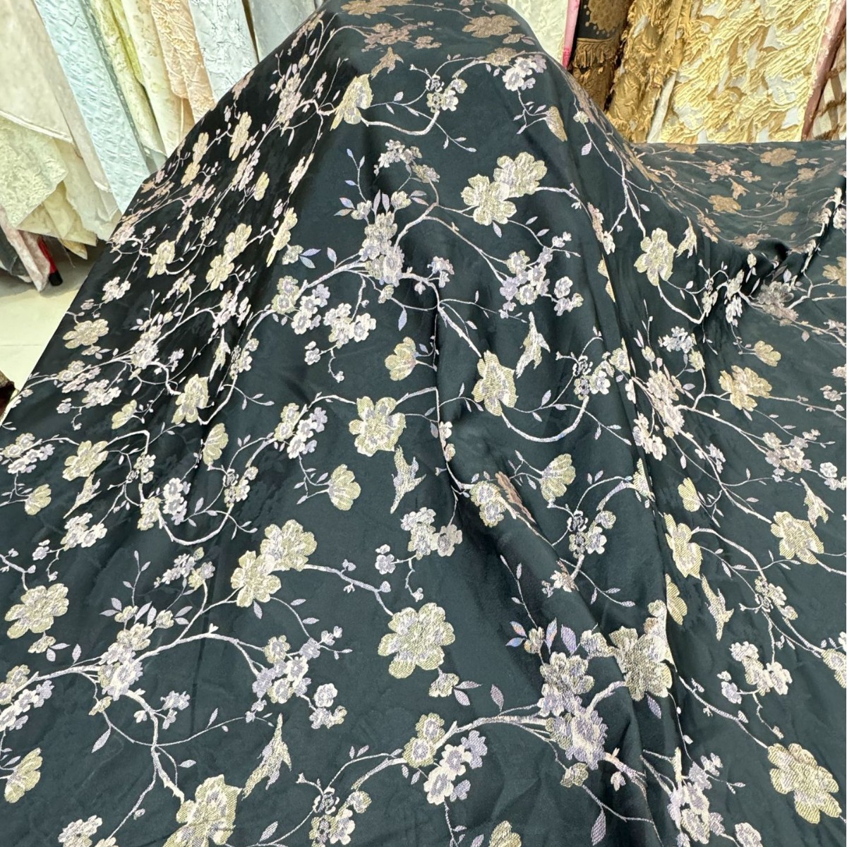 2025夏季新款女法式复古气质休闲黑底玫瑰碎花方领短袖长袖连衣裙