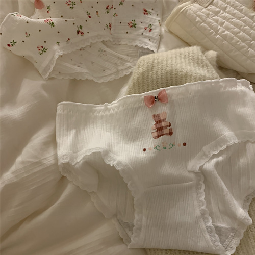 Which girl doesn't like flowers or dislike romance? Sweet and romantic floral cotton underwear for girls with a youthful touch.