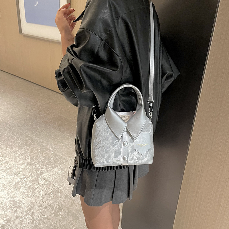 2025 夏の新韓国スタイルのファッショナブルなシンプルなポータブルショルダーバッグ女性のハイエンドのパーソナライズされたデザインの通勤クロスボディバッグ|undefined