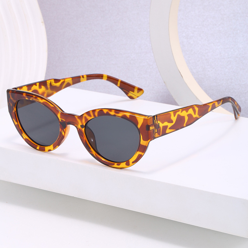 Nuevo europeo y americano retro pequeño marco ojo de gato avanzado cara-buscando pequeña calle hip hop moda todo-juego gafas de sol