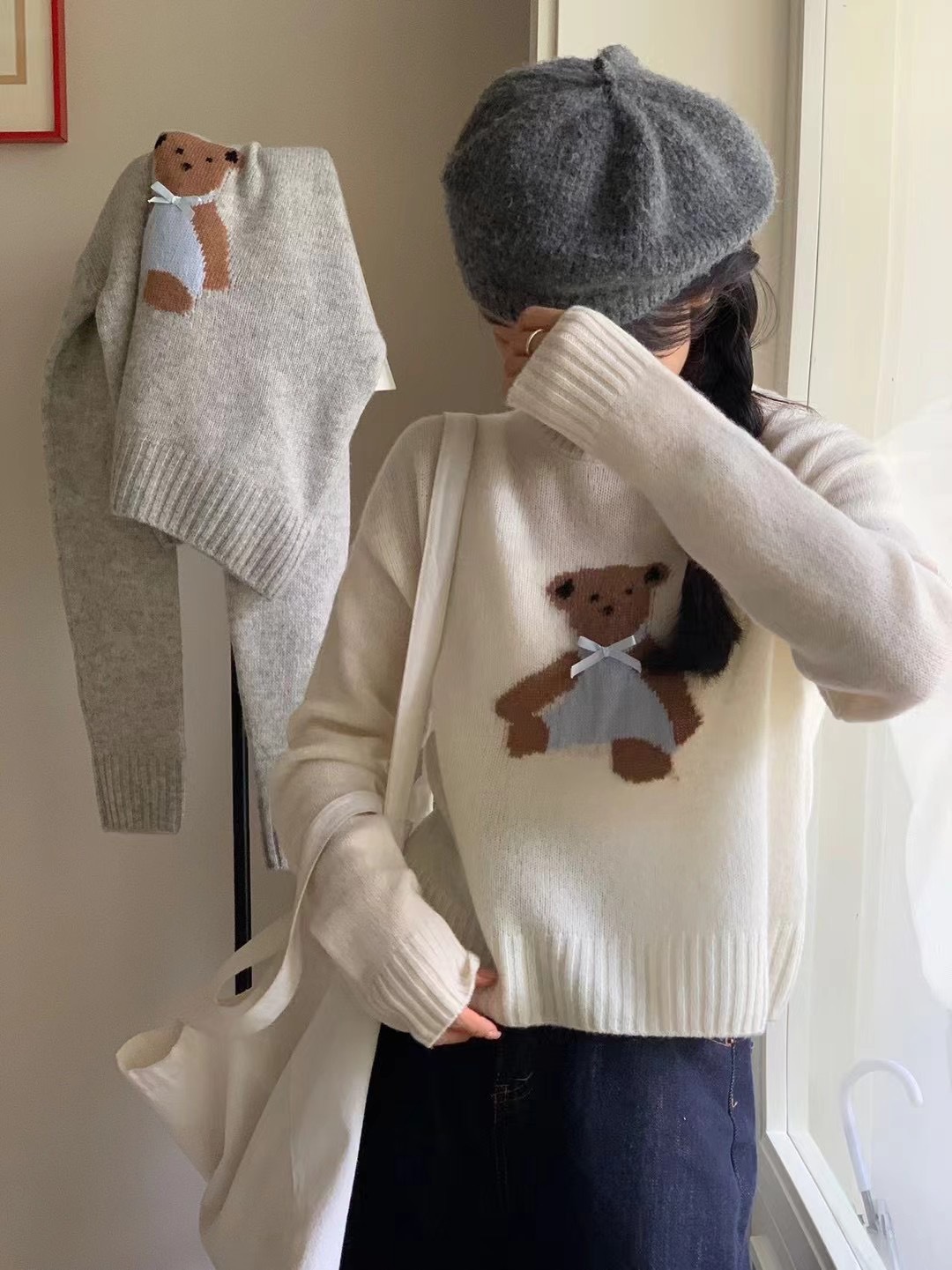 Otoño coreano de mujer cuello redondo de alto nivel sensación de arco tridimensional dibujos animados oso coreano perezoso viento camisa de manga larga