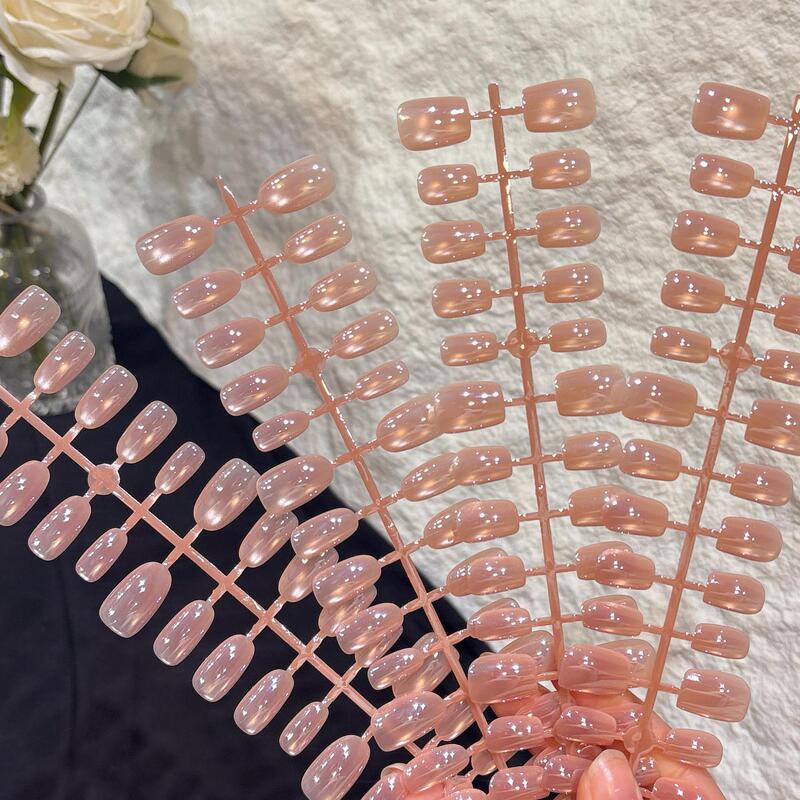 30 Pieces of Wearable Nails in Gentle Pink with a Stylish Vibe, Cat-Eye Electroplated Glass Bead Nail Stickers That Enhance Complexion and Are Versatile