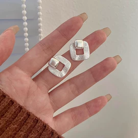 耳钉;戒指;耳环