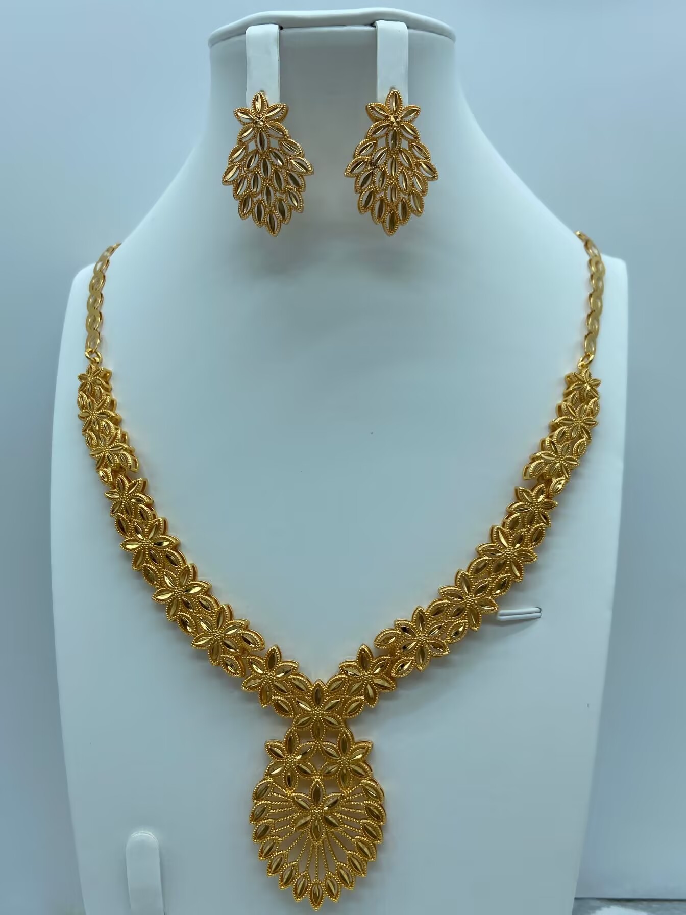 Transfronterizos de moda retro de Oriente Medio conjunto de joyería collar pendientes de boda banquete de bronce de lujo joyería dorada mujer