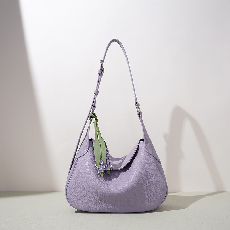 Spring/Summer New Fashion Women's Crescent Genuine Leather Handbag Underarm Bag Niche Commuter Simple Large Capacity Shoulder Bag