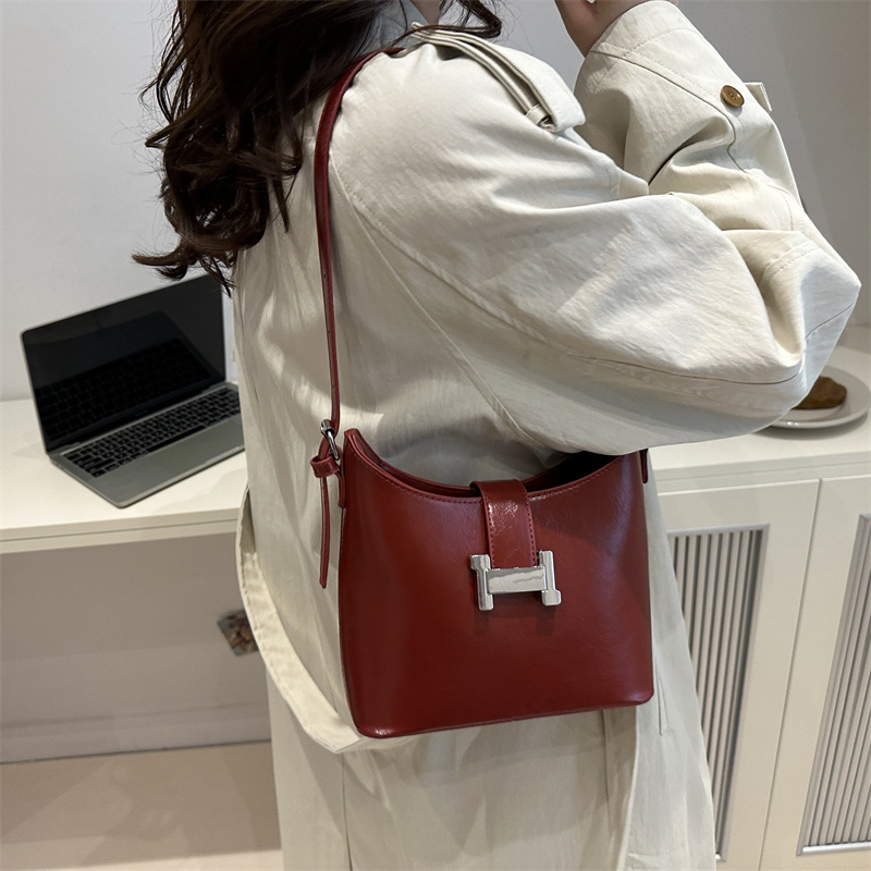 Bolsas debajo de las axilas para mujeres verano versátil 2024 nueva moda bolsas de hombro, bolsas de mano de cuero suave de gran capacidad, bolsas de mujer