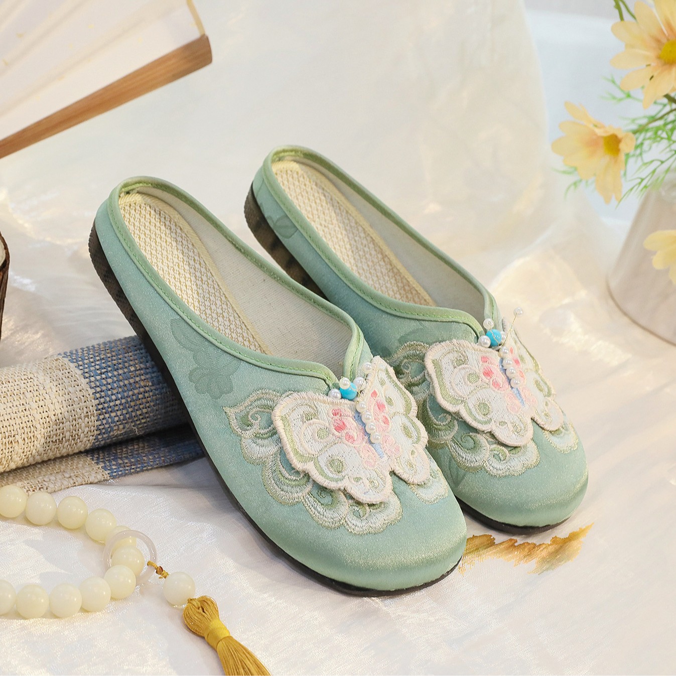 “mom shoes” Chinese style flat