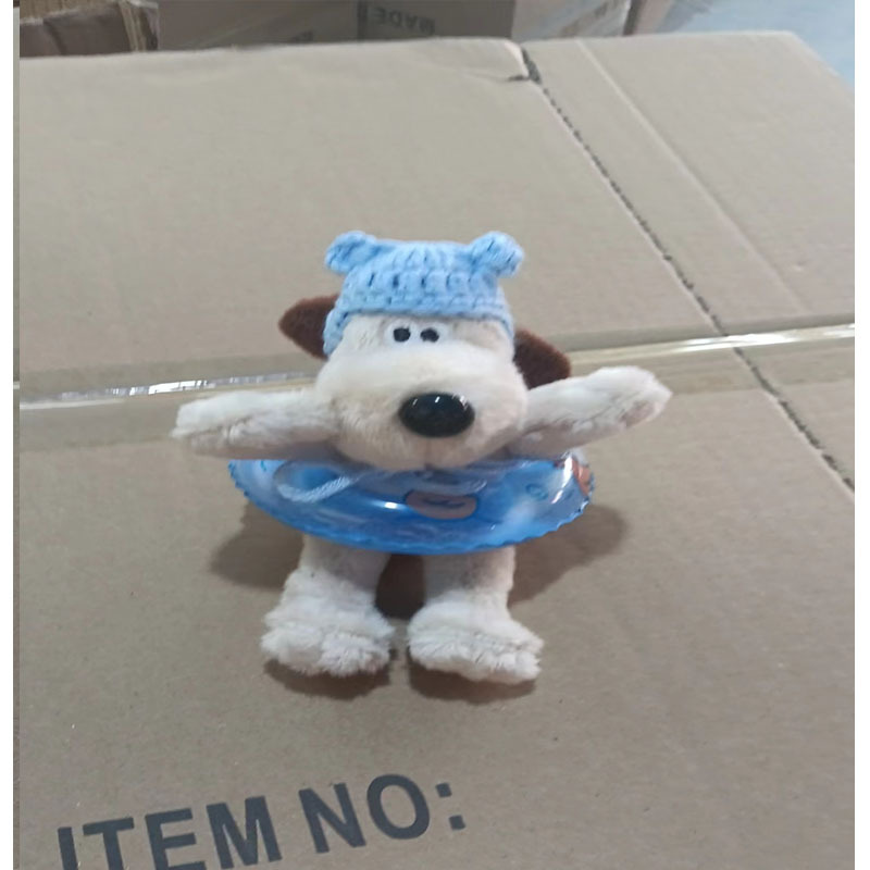 Шапка, плавательный круг