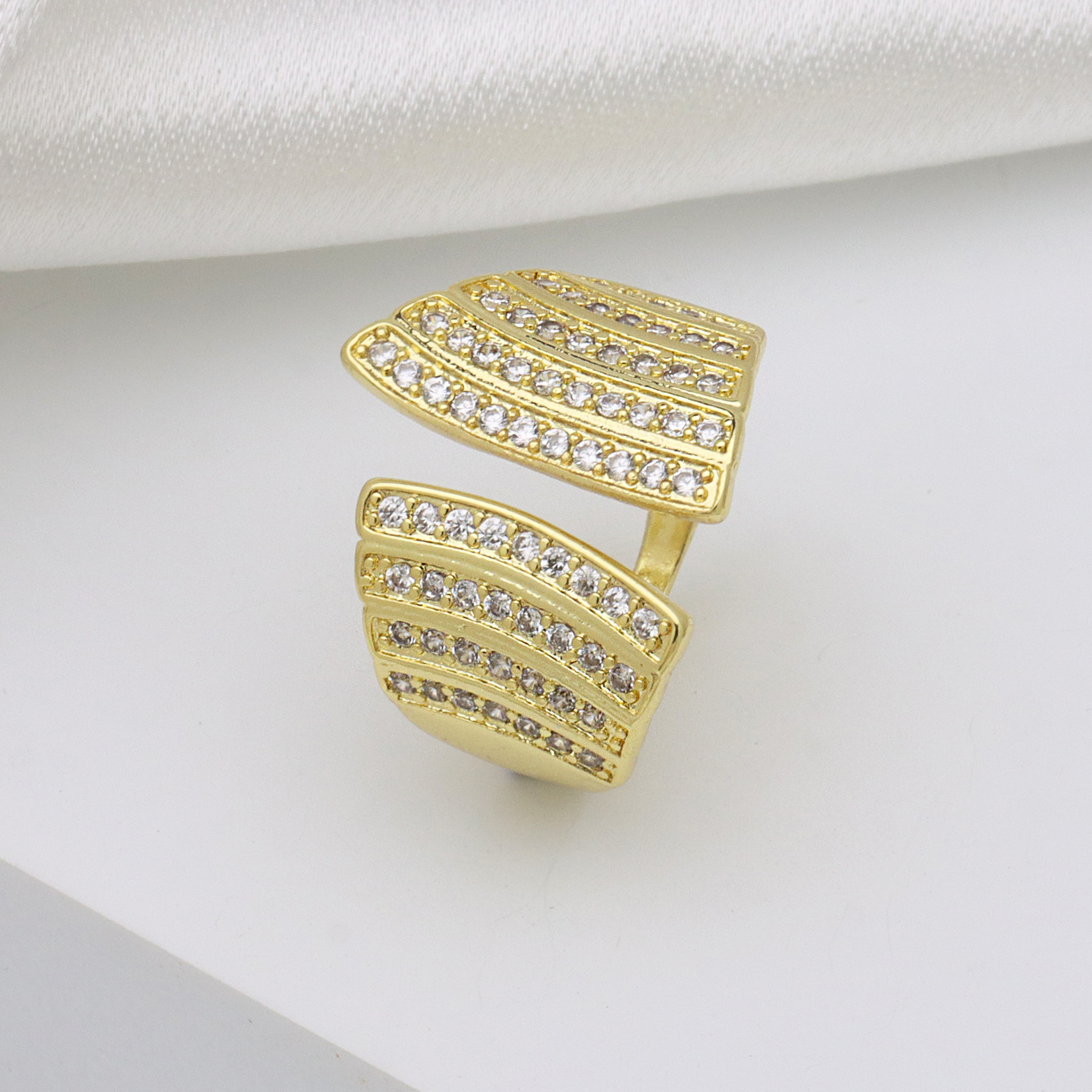 Joyería Al Por Mayor Exagerado Geométrico Cobre Circón Metal Mixto Embutido Anillos Abiertos display picture 2