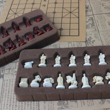 复古立体中国象棋PU皮革棋盘树脂兵马俑中国象棋人物棋子亲子礼物
