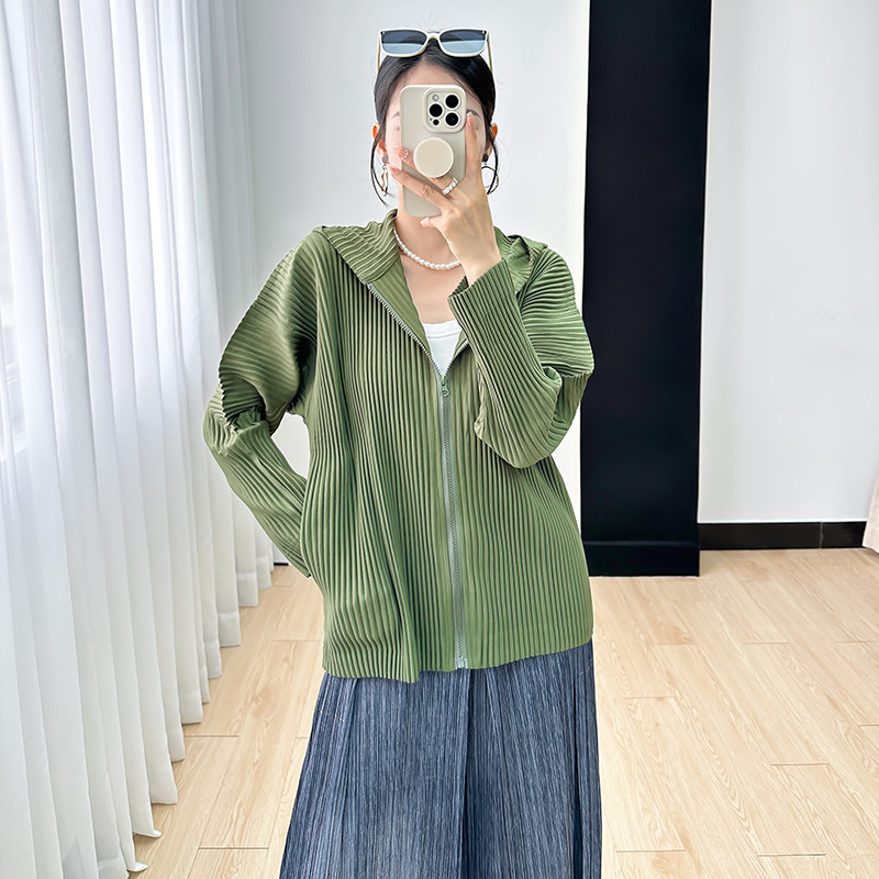 Comercio exterior Sanzhai Top para mujeres 2023 otoño nuevo casual simple versátil plisado de alta gama cremallera cardigan chaqueta con capucha
