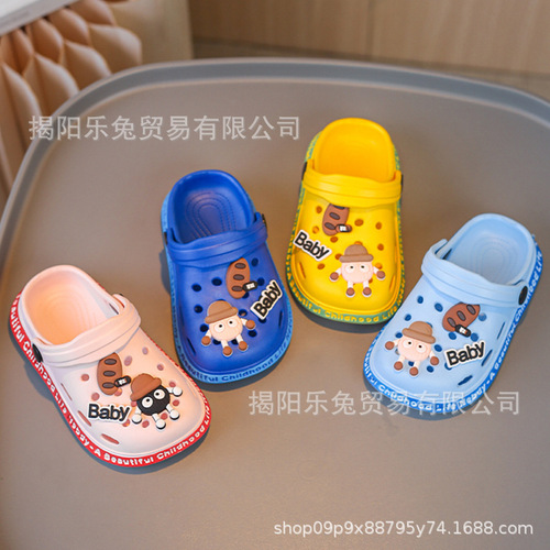 Adorable and quirky cartoon boy and girl child sprites, holey shoes, fashionable, with a soft head and sole, children's summer sandals