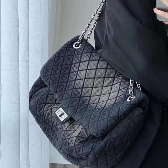 2022 new autumn and winter Denim wandering bag rhombic chain bag large capacity shoulder underarm bag women's all-match messenger bag