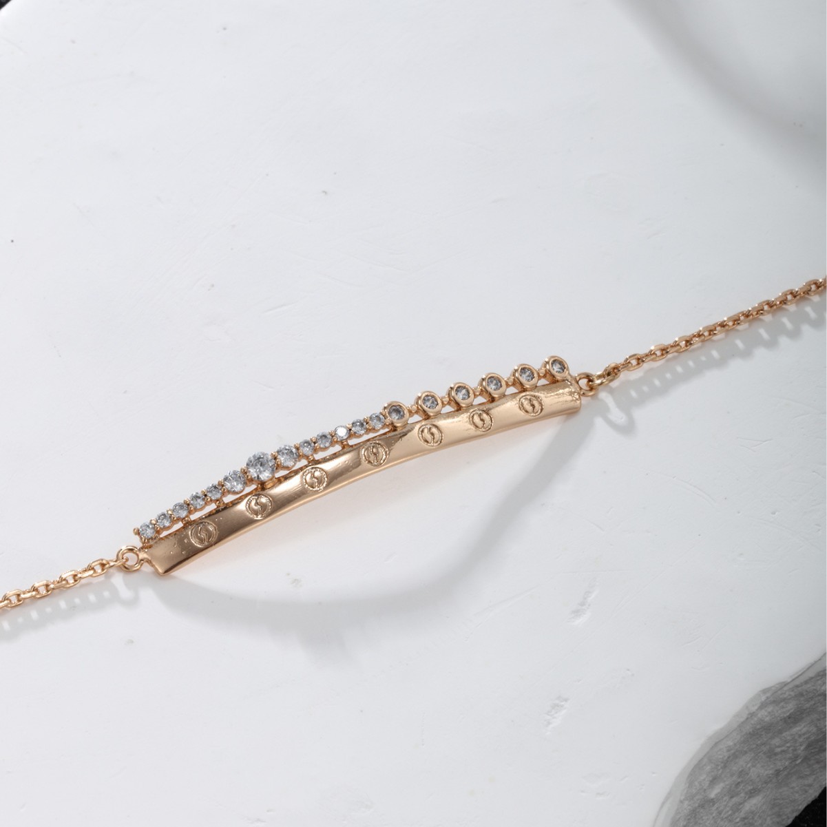 Joyas Xuping joyas de moda transfronterizas europeas y estadounidenses pulseras coreanas simplificadas joyas de zircon de aleación de cobre al por mayor para mujeres