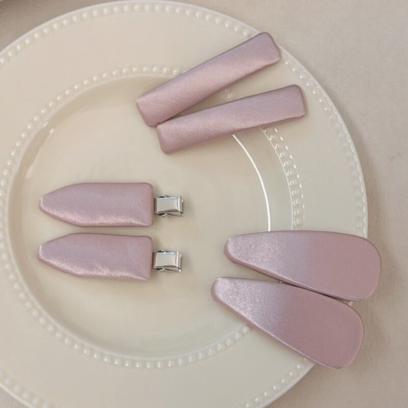 Spring and Summer Pink Satin Silk Gloss Korean Style Hair Clip for Girls, Seamless Clip, Fresh and Sweet Hair Accessory, New Model Spring and Summer Pink Satin Silk Gloss Korean Style Hair Clip for Girls, Seamless Clip, Fresh and Sweet Hair Accessory, New Model