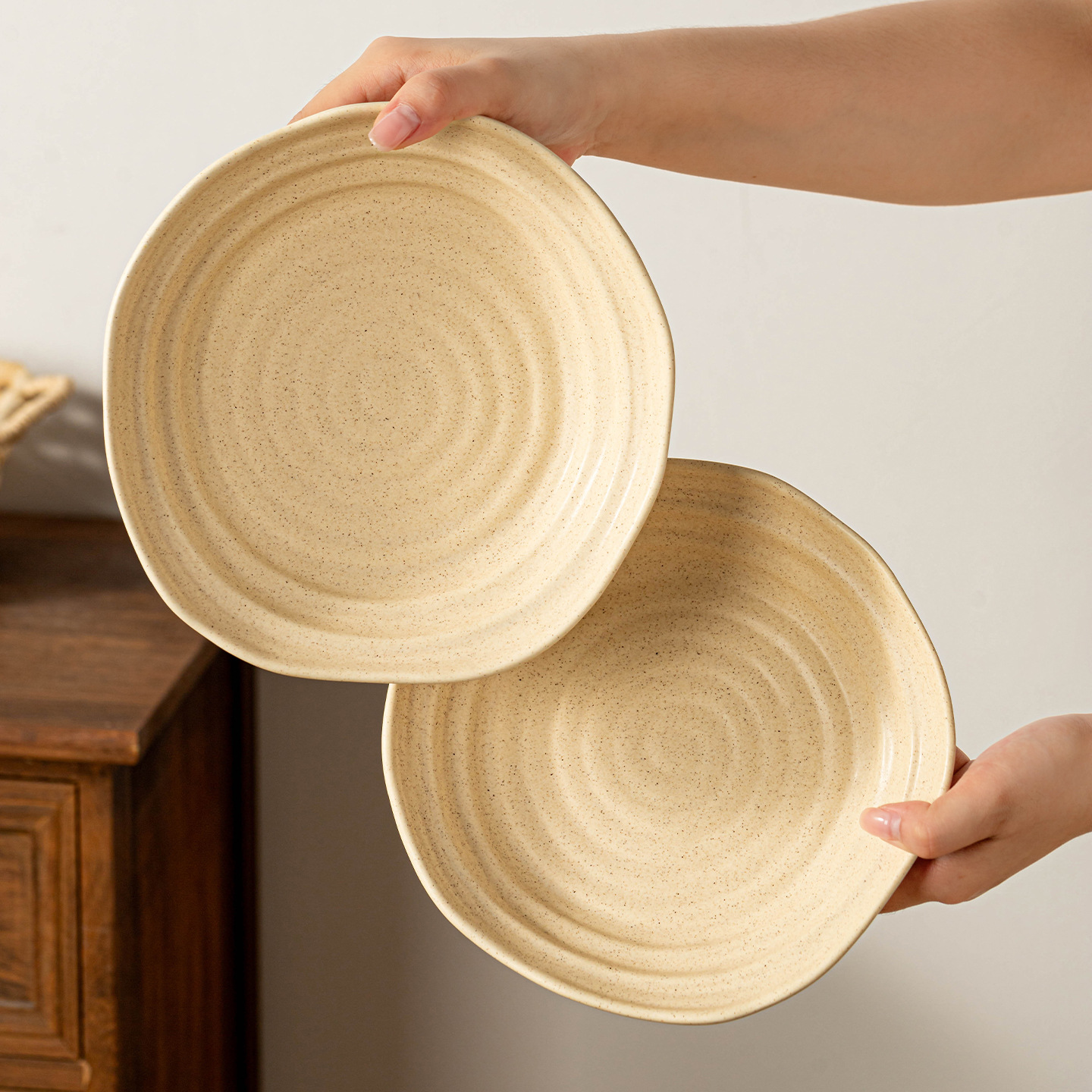 Conjunto de cubiertos de cerámica retrógrada, platos de sombrero de paja silenciosos, platos de postres, platos de ensalada, platos de cubiertos de rosca de forma especial, platos profundos
