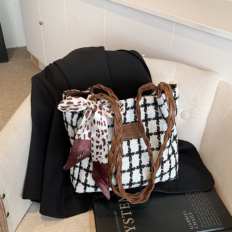 Bolsa de gran capacidad para mujeres 2025, nuevo tipo de bolso de hombro, bolso de compras de viaje, popular para mujeres.