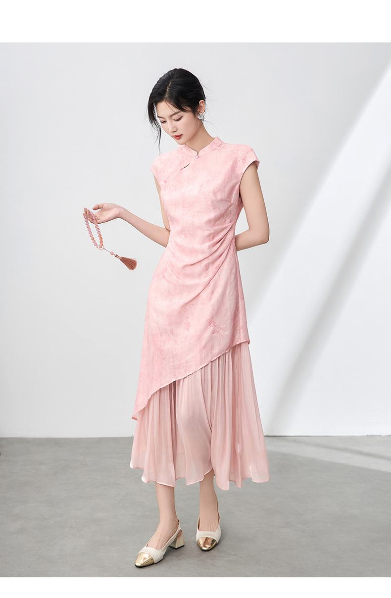 Đầm sườn xám maxi giả hai mảnh họa tiết hoa văn tối màu xếp li bóng gạc — Màu hồng chi tiết 11