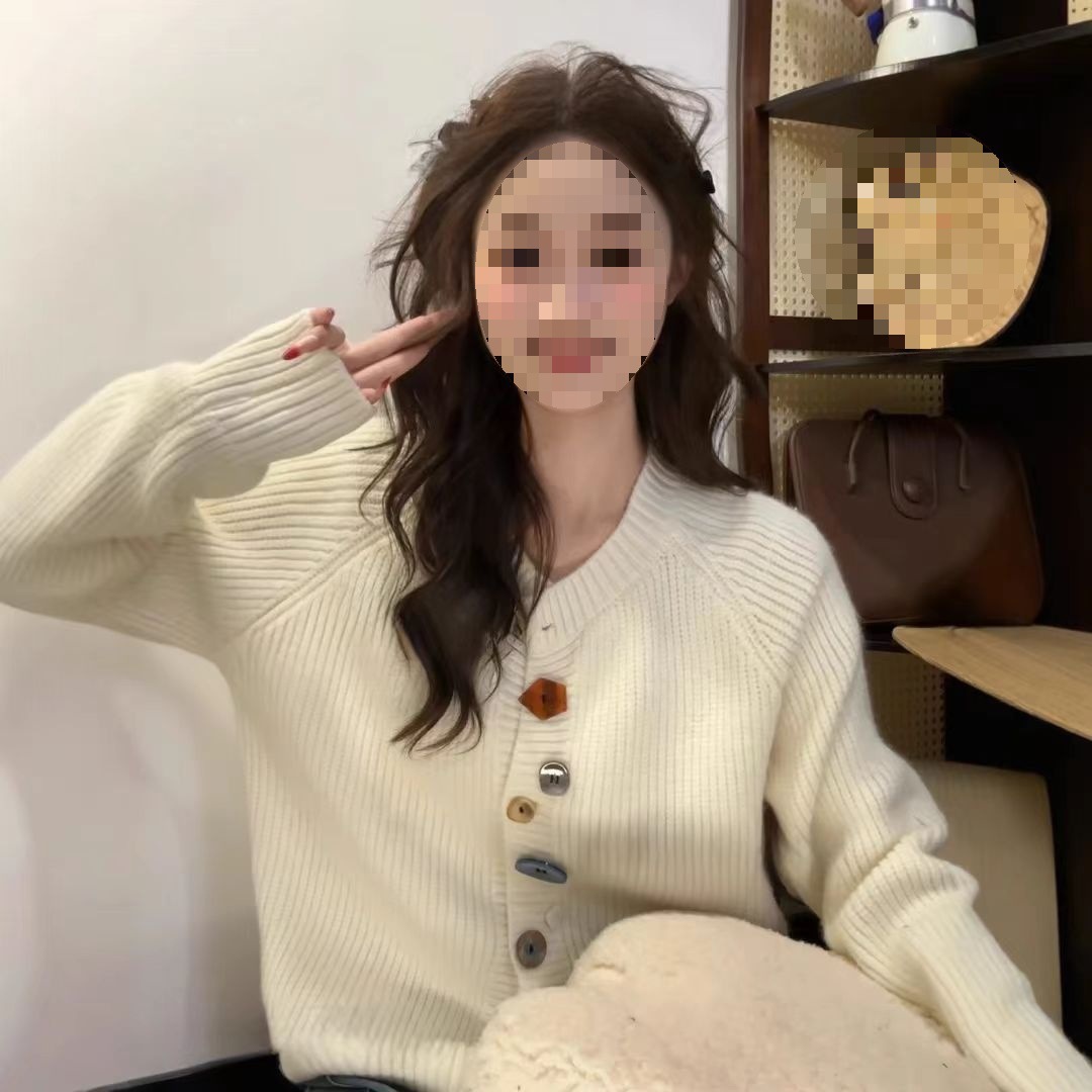 韩系宽松不规则设计彩扣毛衣秋冬新款甜美外穿白色针织上衣女冰丝