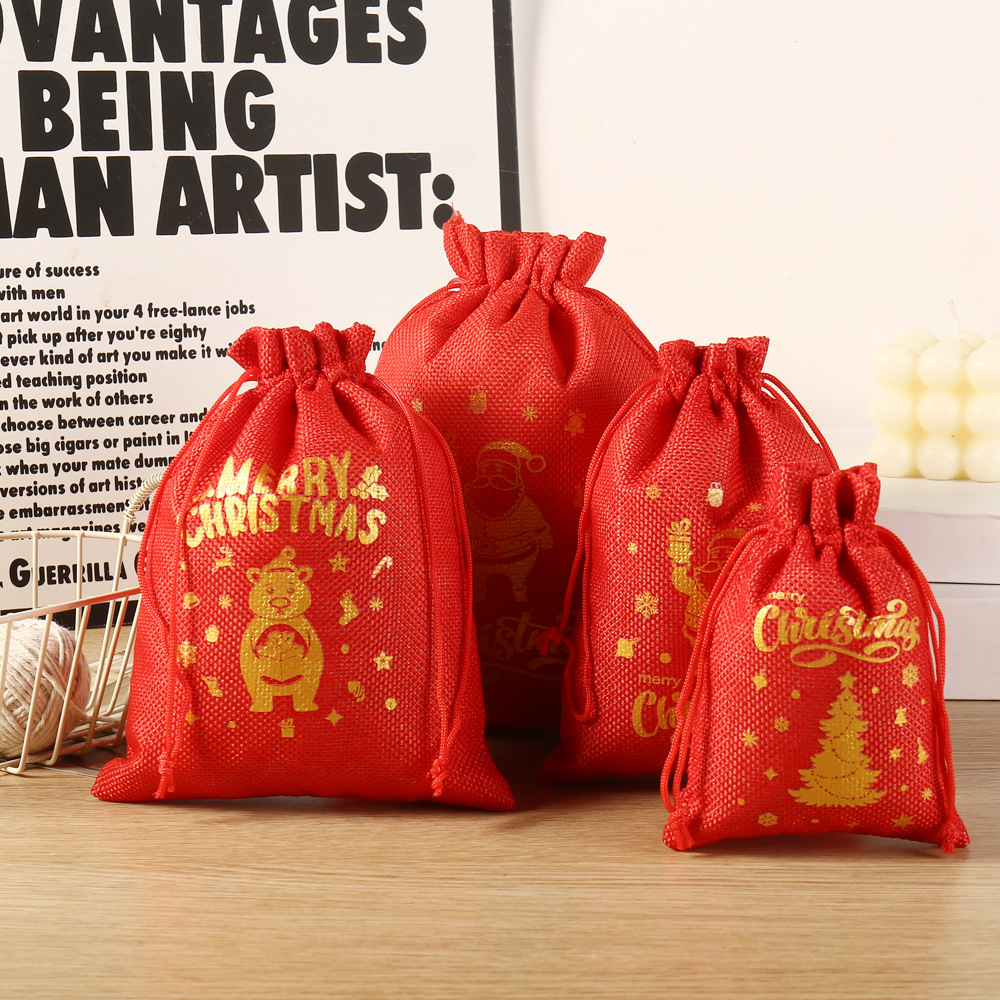 新款跨境圣诞节庆礼品袋金色姜饼人抽绳束口袋大红仿麻苹果礼物袋