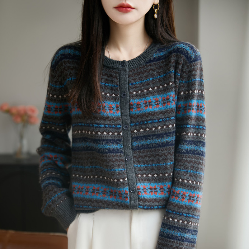 Jacquard Color-Blocked Round Neck Knitted Cardigan for Women 2025 Autumn and Winter New Sweater Small Jacket Elegant Skin-Friendly Layered Top Jacquard Color-Blocked Round Neck Knitted Cardigan for Women 2025 Autumn and Winter New Sweater Small Jacket Elegant Skin-Friendly Layered Top