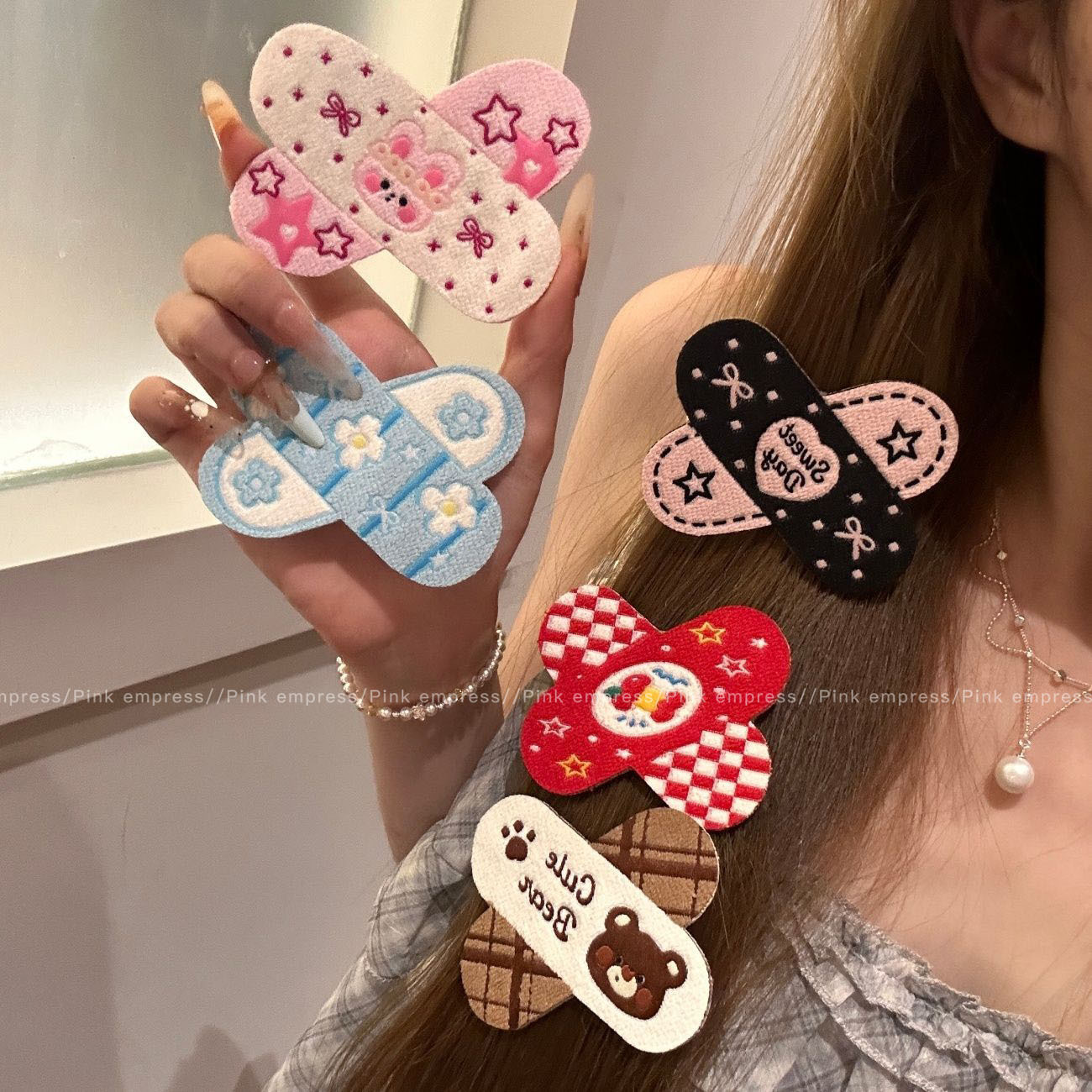 Cute adhesive bandage hair clip for women, a hair styling tool for tidying up stray hairs, a hair magic band, a stylish side-swept bangs hair accessory