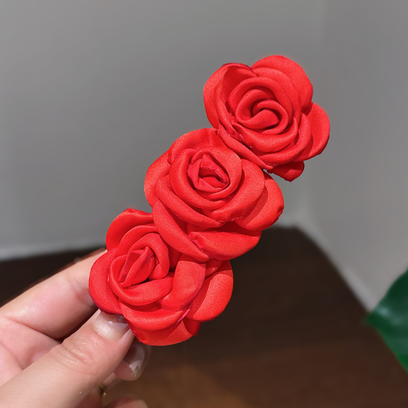 185 красных камелий