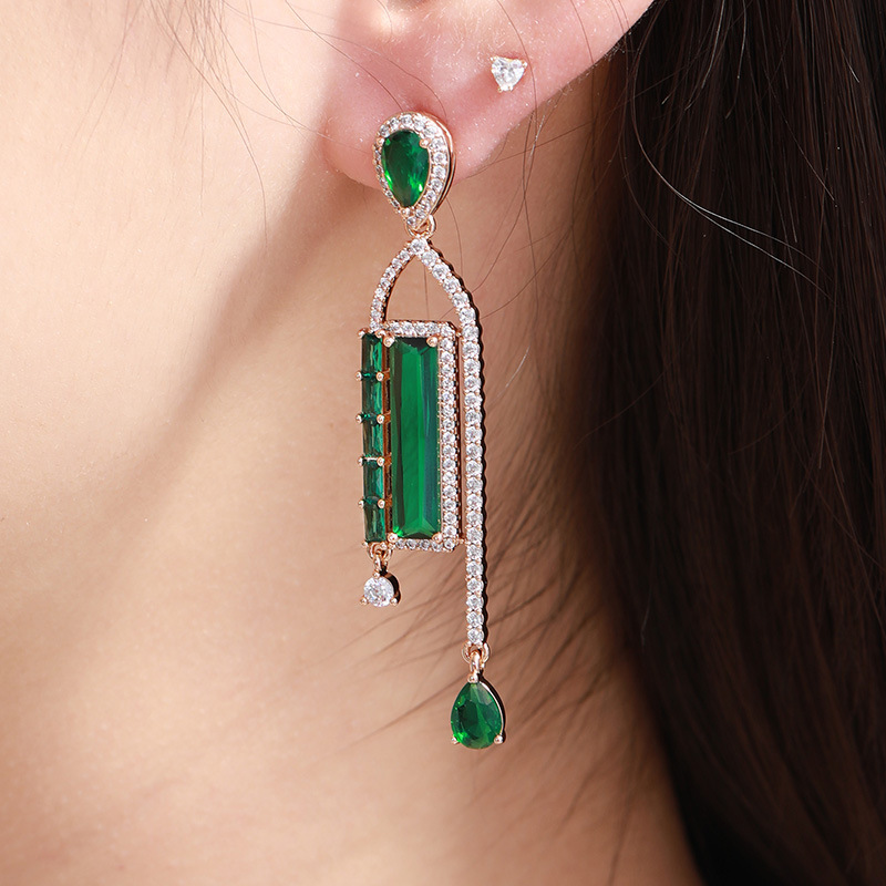 Xuping joyería retro europea y americana imitación de colores lujosos pendientes de diamantes largos pendientes de esmeralda gota de agua para mujeres