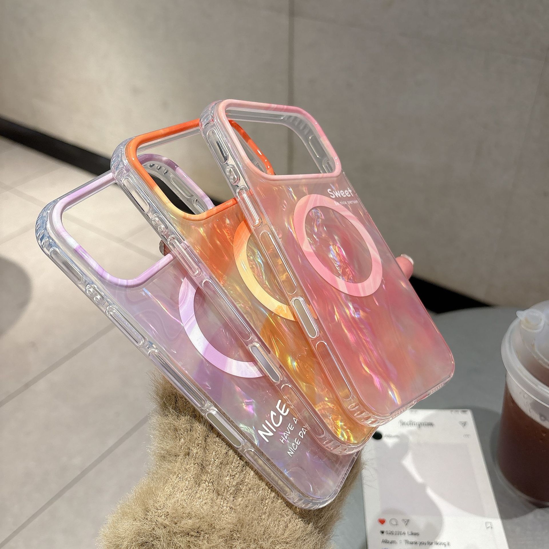 Magnetinis telefono dėklas su gradientu iphone 17 pro max apsauginis_voghion.com