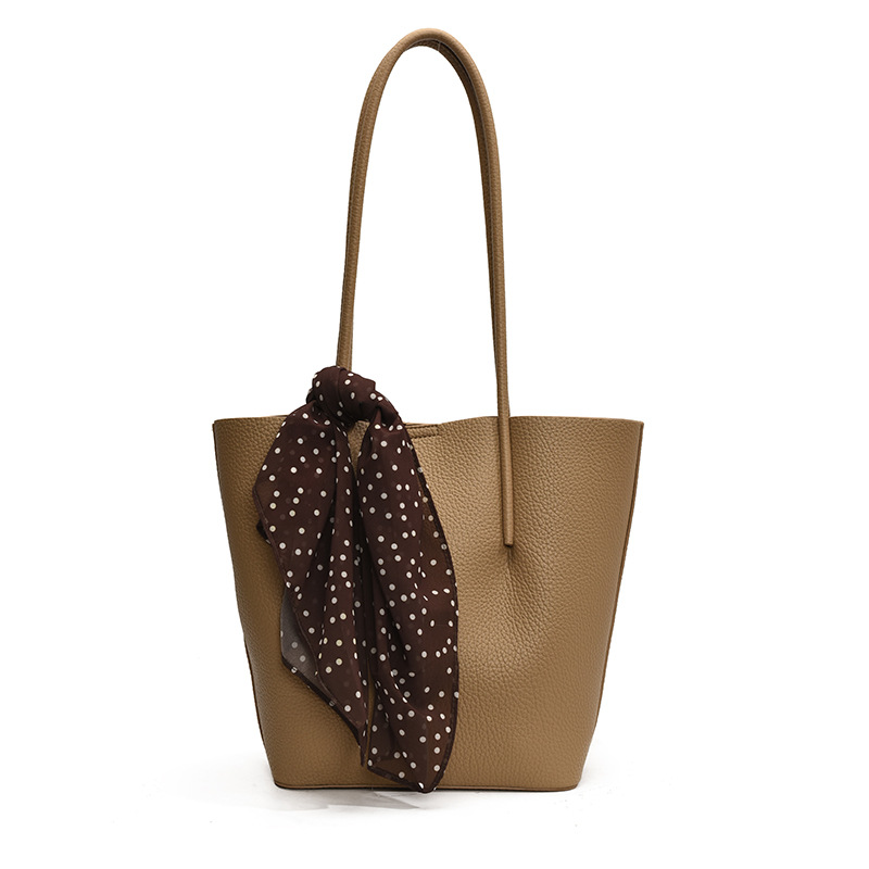 Bolsa especial ultra caliente transfronteriza para mujeres 2025 nueva textura versátil bolso axilar simple de gran capacidad mochila de viaje