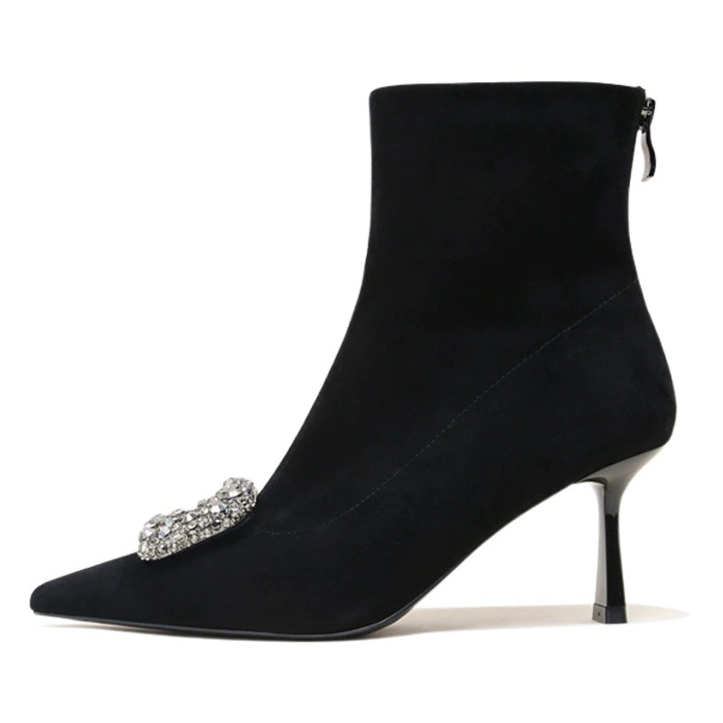 Короткие женские сапоги с заостренным носком в французском стиле, квадратной пряжкой со стразами, тонкие эластичные сапоги на высоком каблуке, новая модель осени и зимы 2025 года, сапоги на высоком каблуке из овечьего вельвета.