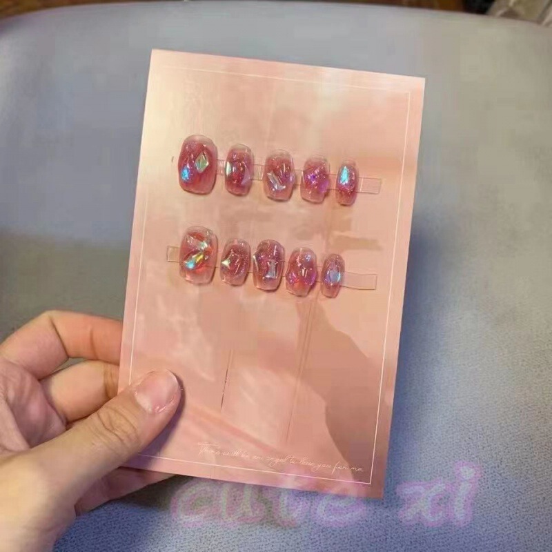 Handmade Phototherapy Nail Art Stickers Are Popular with Diamonds and Blush Smudged Aurora Diamond Fake Nail Patches Are Used Repeatedly