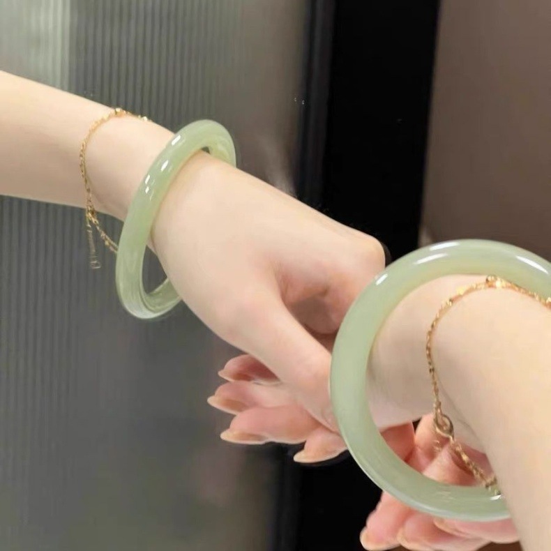 Vòng tay ngọc bích Tân Cương Hetian băng trong xanh trắng cao cấp chi tiết 4