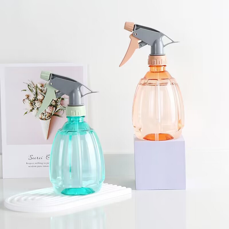 プラスチックの小さいスプレーの水筒の卸売りのウリの形のスプレーの壺の500mlの家庭の手の圧力式のスプレーの瓶の水筒の散水のスプレーの壺|undefined