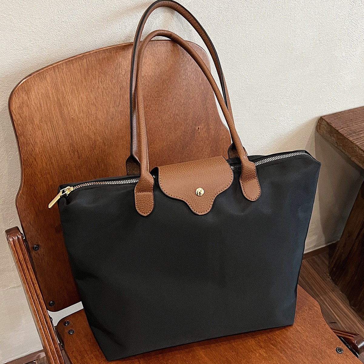 Nuevas bolsas ecológicas de gran capacidad en verano 2024 bolsas de moda de nylon simples bolsas de estilo de moda sin estilo y tirantes extraíbles