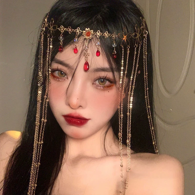 Чистый красный цветок с кисточками и бровями, падающие в ретро-сказочные капли воды