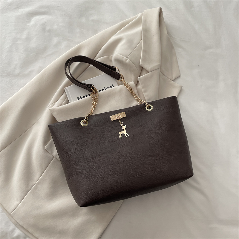 Bolsas de gran capacidad de mujeres de este año, cadenas de moda populares de hombro de alto nivel, bolsas de transporte polivalentes extranjeras