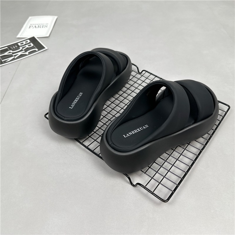 Tykksålede skinnsandaler og tøfler for kvinner 2023 sommer ny mote ett-ords all-match myk bunn casual sklisikre yttertøysandaler_voghion.com