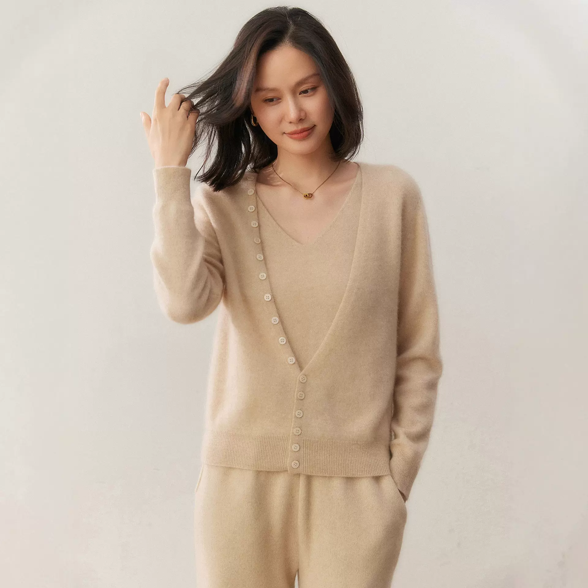 秋季新款山羊绒衫假两件亮色长袖套头衫针织衫女上衣v领毛衣宽松