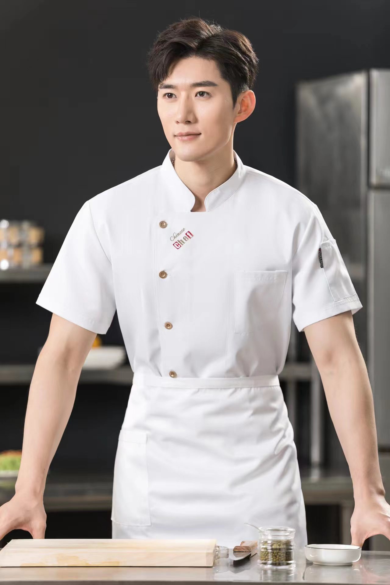 Uniforme de Chef de Manga Corta para Verano, Ropa de Trabajo para Catering, Hotel, Restaurante, Cocina, Cantina, Repostería, Transpirable, Personalizable con Impresión.