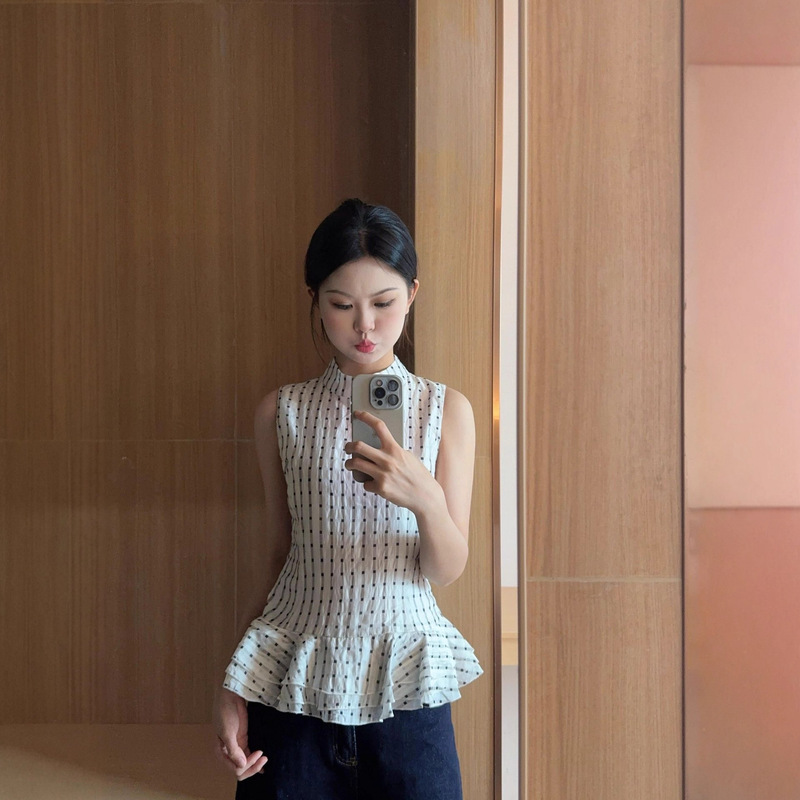 Designed Contrasting Plaid Elegant Sleeveless Shirt for Women 2025 Summer Waist Slimming Look Versatile Half Turtleneck Top