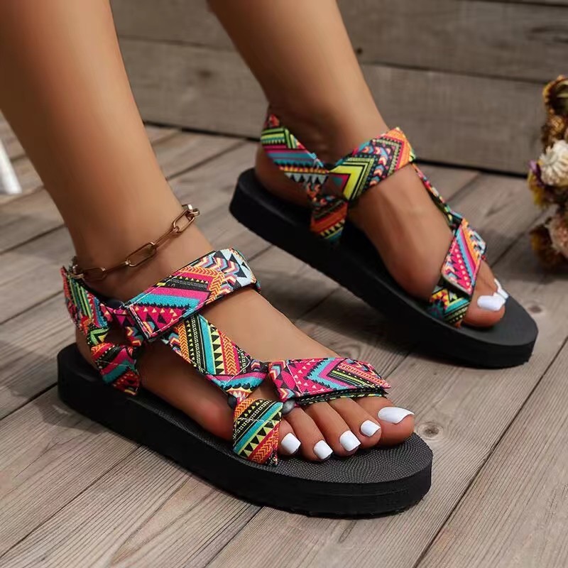 Fashionable trend sandals platform