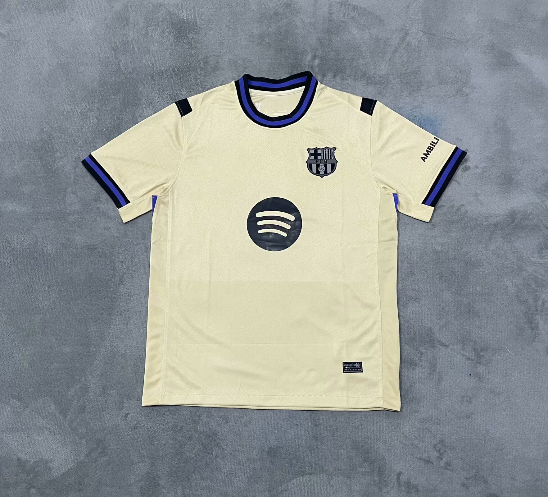 25-26 Fabricante especial de ropa de fútbol venta directa de una camiseta de malla camiseta de mangas cortas ropa de fútbol deportiva