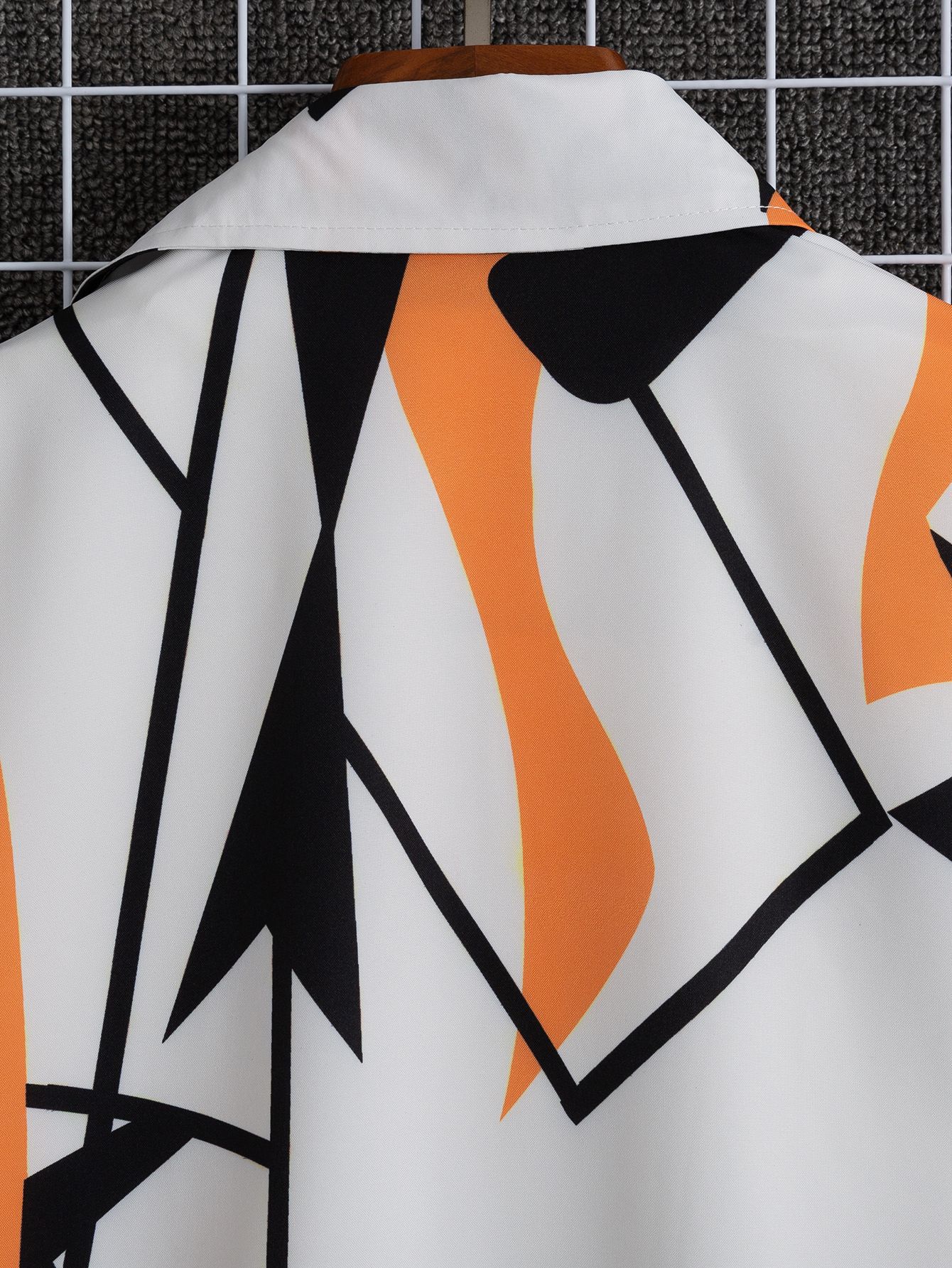 2024 Miesten muoti vapaa-ajan etninen tyyli digitaalinen painettu lyhythihainen paita ei-asentoinen_voghion.com