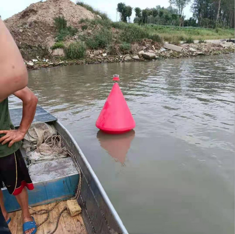 指示船只航行浮标 水上定位塑料浮标 水上高度1米夜间会发光浮体