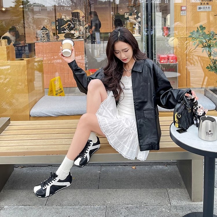 Zhao Lusini con zapatos de cebra de cabeza cuadrada 2025 nuevos zapatos deportivos de entrenamiento de entrenamiento moral rojo