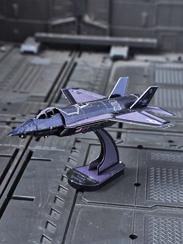 Estatua mágica de acero al por mayor versión de color avión un grupo metal rompecabezas mini 3D tridimensional hecho a mano DIY modelo de montaje