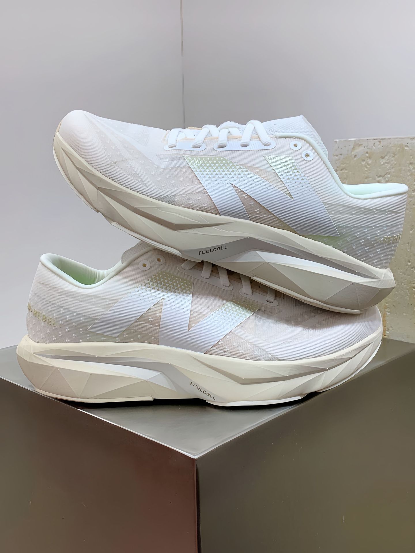 퓨셀 nb 화이트