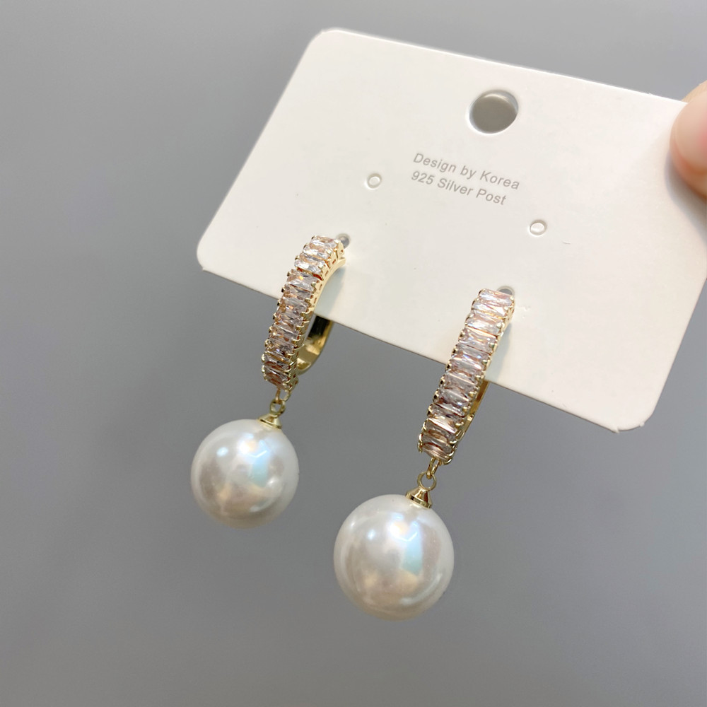 Korean Diamond Zircon Pearl Earrings display picture 3