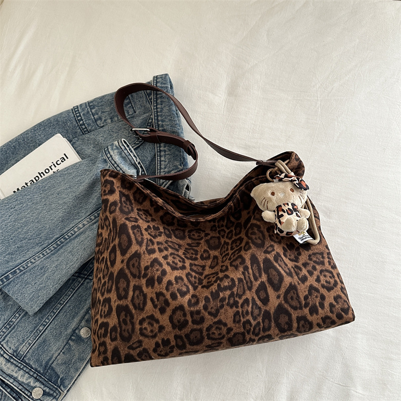 Bolsa especial retro de gas extranjero para mujeres 2024 nuevo otoño y invierno de moda leopardo de gran capacidad bolso de hombro para trabajar bolso de mujer